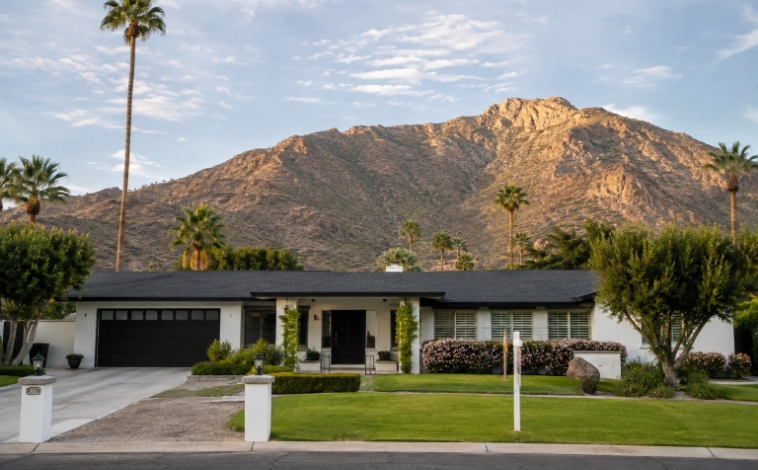 Single-storey Arizona ranch home with a desert mountain behind it